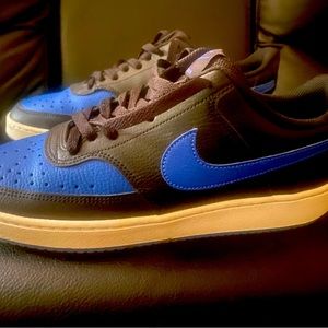 Sixe 9 court vision, blue/black Nikes. Excellent condition.
